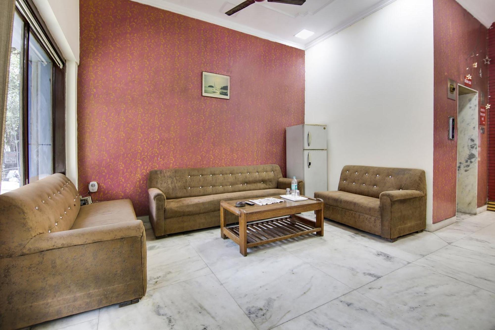Hotel O Sunshine Palace Делхи Екстериор снимка